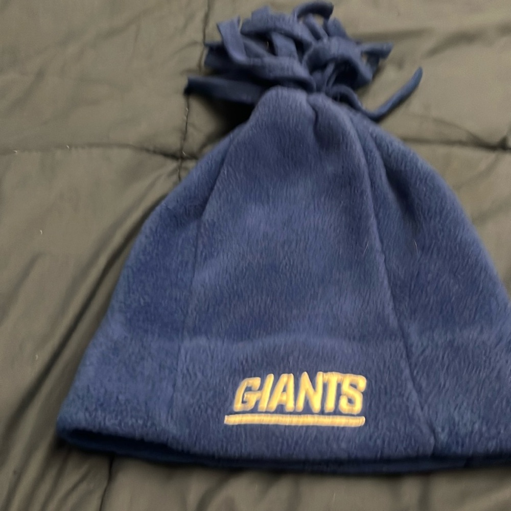 3/$15 Giant hat